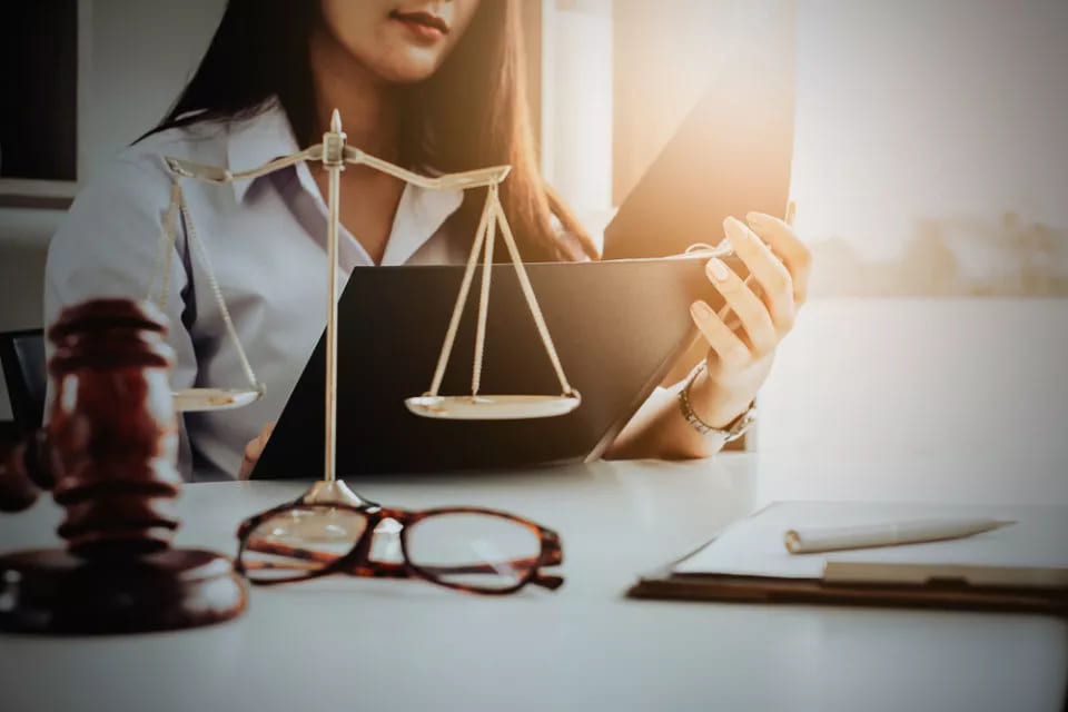Smart Contracts and Legal Risk Management